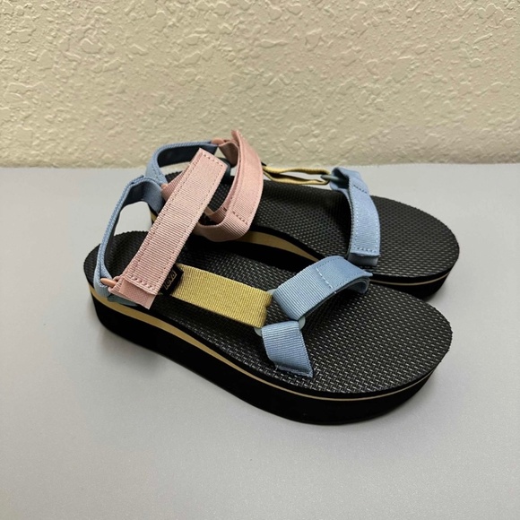 Teva Flatform Universal Platform Sandals – Multi Color Straps - Women’s Size 8 - Picture 1 of 7